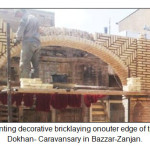 图19.在Bazzar-Zanjan中实现了Tavizeh-Dokhan- aravansary翼的装饰砌体oneer边缘。